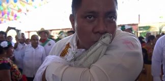 Se dieron el sí, alcalde de Oaxaca se casa con caimán en ritual ancestral