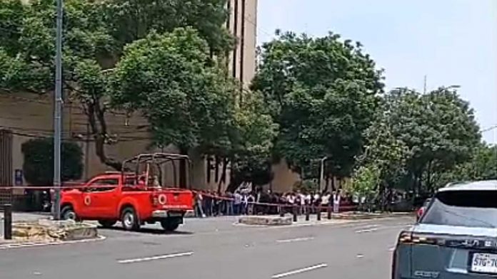 reportan-amenaza-de-bomba-en-revolucion-140822