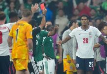 Funcionario británico exige a FIFA el mismo trato para el expulsado de Inglaterra que para Balogun