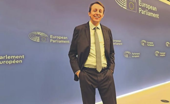 Y UE