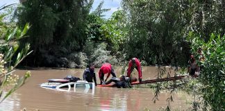 Hallan a 3 mujeres sin vida en patrulla arrastrada en el río Atoyac; continúa búsqueda de policía desaparecido