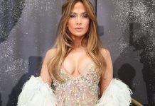 Jennifer Lopez derrocha sensualidad con vestido transparente en París