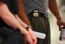 ICE detiene a un inmigrante con permiso de trabajo vigente en un operativo vial en San Antonio: la videollamada que expuso todo
