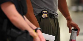 ICE detiene a un inmigrante con permiso de trabajo vigente en un operativo vial en San Antonio: la videollamada que expuso todo