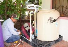 Comapa y gobierno municipal atienden a familias de zonas altas con entrega e instalación de 200 tinacos