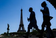 Ola de calor obliga al cierre anticipado de la Torre Eiffel y otros museos de París