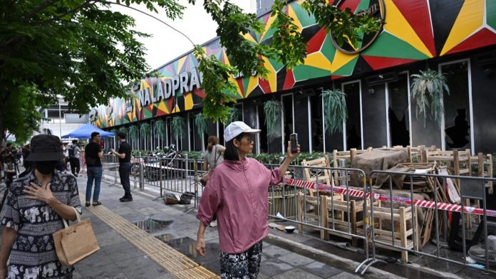 voraz-incendio-deja-al-menos-27-muertos-y-decenas-de-heridos-en-bar-de-tailandia-203650