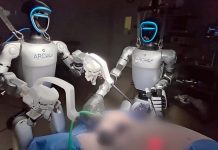 ¡El futuro llegó! Cirujanos utilizan robots humanoides para realizar cirugías por primera vez