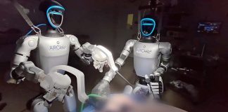 ¡El futuro llegó! Cirujanos utilizan robots humanoides para realizar cirugías por primera vez