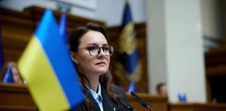 Renuncia primera ministra de Ucrania; Zelensky ordena remodelación de su gobierno