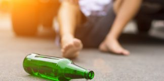 Indigna video de fin de cursos donde menores consumen alcohol en Santiago Quiavicuzas, Oaxaca