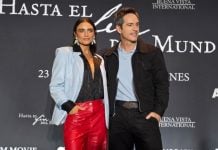 Aislinn Derbez y Mauricio Ochmann se toman de la mano al presentar “Hasta el fin del mundo”