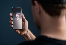 ¿Hablarías con un ser querido fallecido? La IA ya puede crear su “fantasma” digital