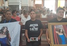 Misa y marcha reúnen a cientos por Dafne; su madre confía en que habrá justicia