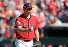 ¡Nueve pitcheos, tres ponches! Williams lanza un inning inmaculado en Cleveland