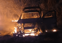 Pobladores de Huaquechula, Puebla, incendian tres patrullas para exigir seguridad tras detención de ladrón