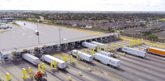 Alrededor de 16 mil camiones cruzan diariamente por el Puente Internacional del Comercio Mundial,