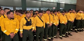 México envía equipo de 103 brigadistas a Canadá para ayudar en combate a incendios forestales