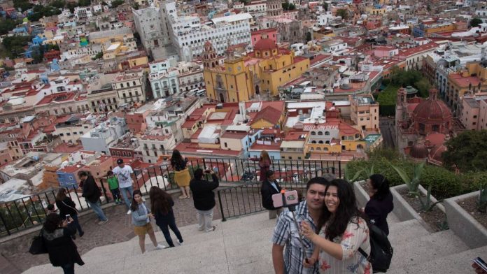 guias-turisticos-obligan-visitantes-pagar-entradas-guanajuato-video-084304