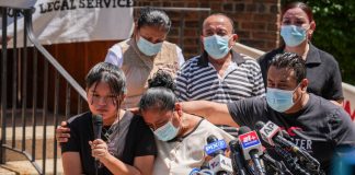 Familia de migrante salvadoreño muerto en centro del ICE alega negligencia y exige investigación