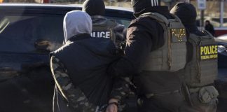 Revés para el ICE: un estado de EE. UU. firma la ley de protección migratoria más fuerte del país