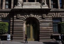 Banxico deja sin cambios la tasa de interés y la mantiene en 6.5%