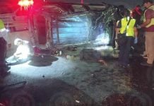 Se registra trágica volcadura en el puente de Lomas del Río