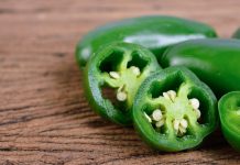 Alerta por chiles jalapeños: Cofepris investiga brote de salmonelosis, ve síntomas