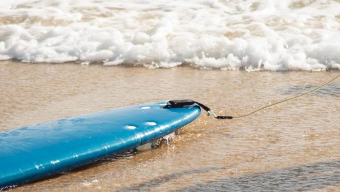 rescatan-nina-tabla-surf-costas-baja-california-sur-084523
