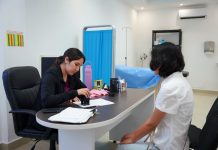 Gobierno municipal ofrece certificado médico escolar gratuito durante agosto en las clínicas UNE