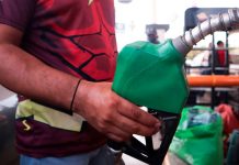 Gasolina regular seguirá debajo de 24 pesos por litro durante seis meses más