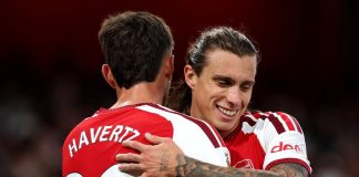 Arsenal inició con éxito su defensa del título de la Premier League