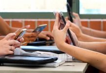 Hoy arranca consulta a maestros sobre uso de celulares en aulas
