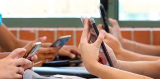 Hoy arranca consulta a maestros sobre uso de celulares en aulas