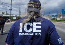 Agentes del ICE detienen al padre de un marino desplegado en portaaviones para ofensiva en Medio Oriente