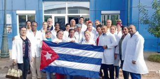 Ponen en la mira a red de médicos cubanos por explotación laboral; miles han sido desplegados en más de 165 países
