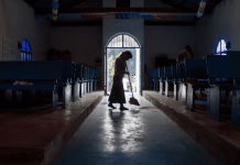 ¡Ya no hay respeto! Comando armado asalta a 25 feligreses dentro de una iglesia en Puebla