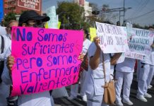 Enfermeros bloquean Eje 3 para exigir personal y suministro de insumos; “menos discursos, queremos recursos”, expresan