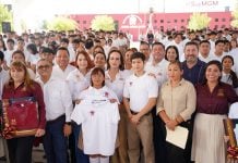 Impulsa Carmen Lilia Canturosas regreso a clases con uniformes, mochilas y útiles escolares