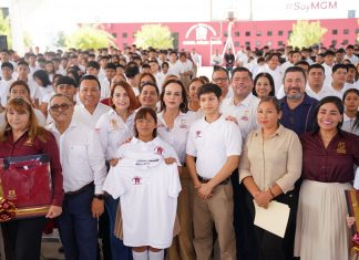 Impulsa Carmen Lilia Canturosas regreso a clases con uniformes, mochilas y útiles escolares