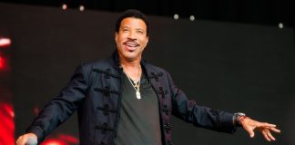 Hospitalizan a Lionel Richie tras su concierto; esta sería la causa