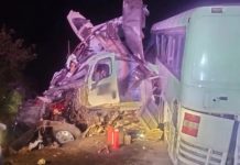 Mueren cuatro personas tras choque de autobús en Nayarit; regresaban de evento por informe de Claudia Sheinbaum