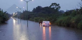 Rayo mata a un menor de edad y deja heridos a otros dos campesinos mientras trabajaban en Veracruz