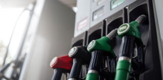 Petróleo cruza los 100 dólares y la gasolina alcanza los 4 dólares en Florida: ¿qué está pasando?