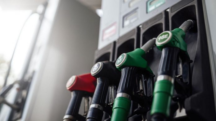 petroleo-cruza-los-100-dolares-y-la-gasolina-alcanza-los-4-dolares-en-florida-que-esta-pasando-114056 (1)
