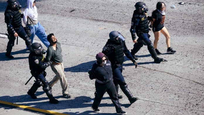 ICE rompe récord de arrestos en verano de 2026 en relación con la cifra de 2025