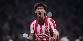 ¡Santi Maravilla! Chivas golea a Pumas con doblete de Sandoval y es nuevo líder del Apertura 2026