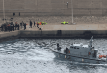 Al menos un muerto y 25 desaparecidos en naufragio de migrantes en Grecia