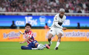 Pedro Vite es criticado por ignorar el protocolo del Himno Nacional en partido de Chivas vs Pumas