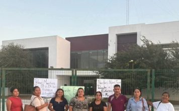 Padres de familia protestan por falta de maestros en el CREDE de Nuevo Laredo